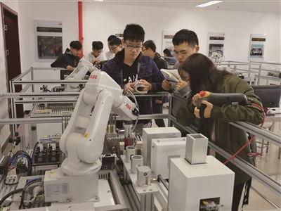 以新興能源技術研發為引擎，創建一流應用科技型大學的新路徑